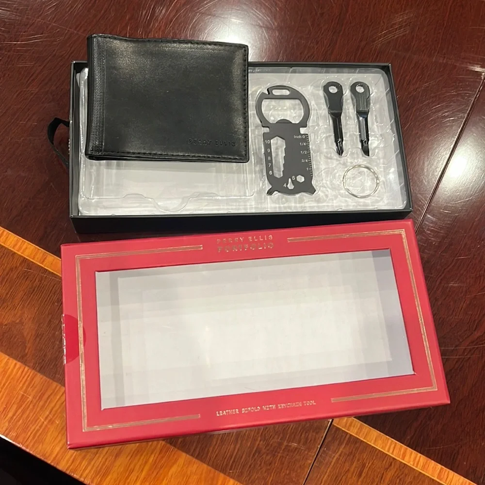 Perry Ellis Pitfolio leather Bifold with keychain tool